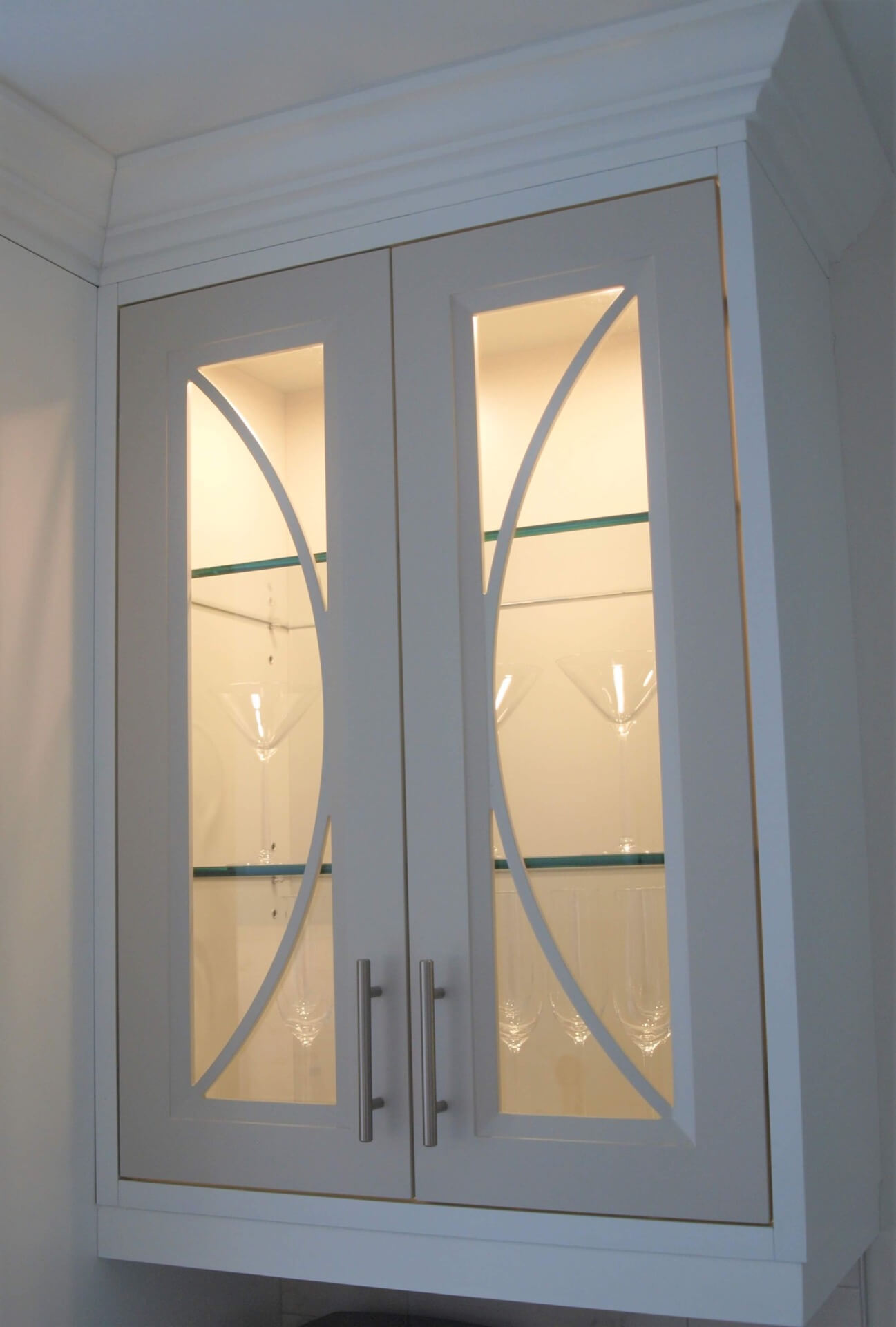 Glass cabinet display lighting with integrated LED illumination