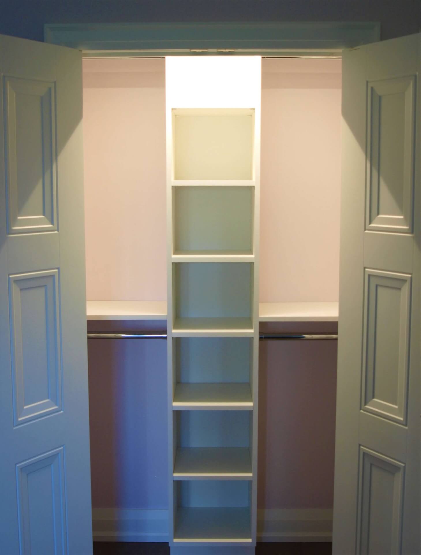 Walk-in closet lighting system with linear LED fixtures