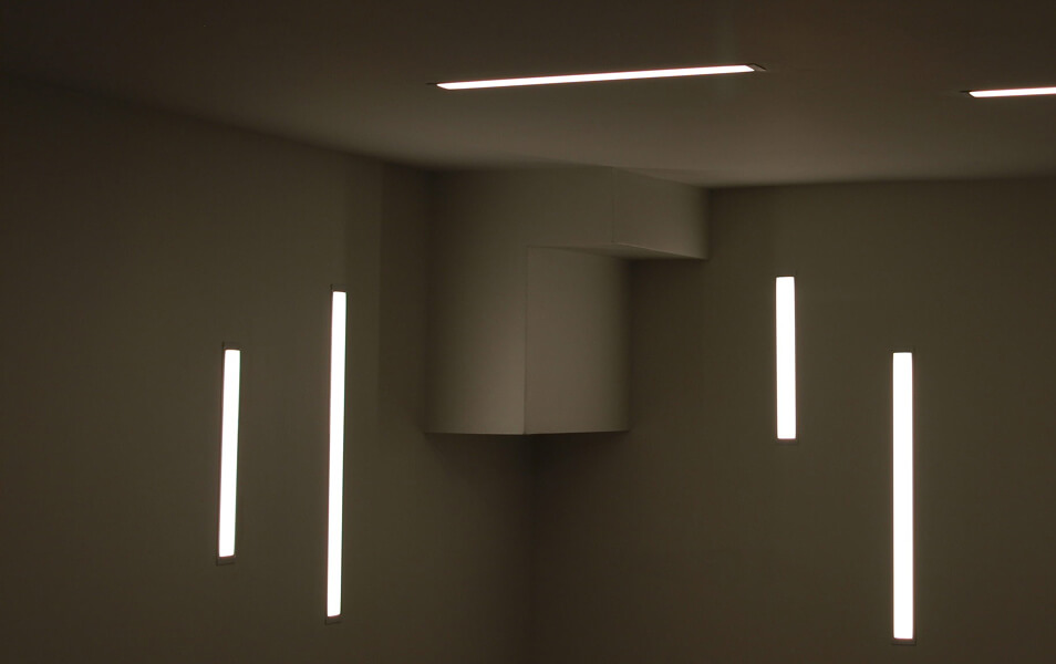 Commercial interior linear lighting