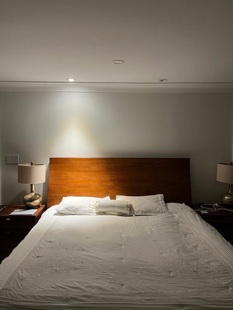 Dimmed bedroom reading lighting scene