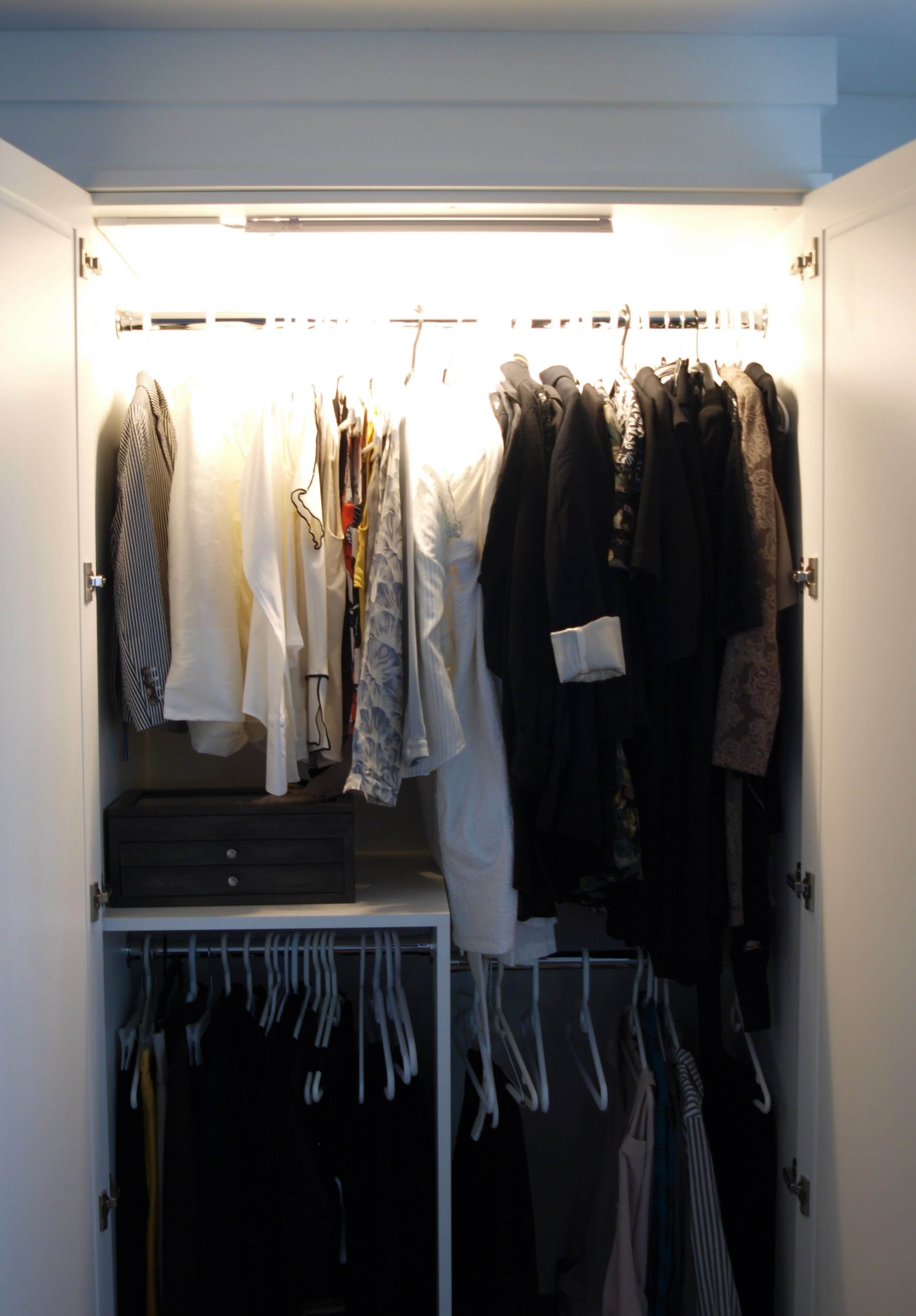 Wardrobe closet lighting with integrated linear LED fixtures